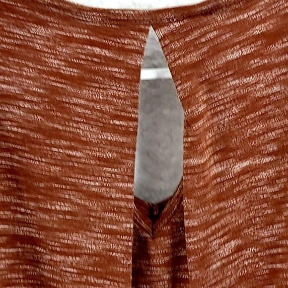 Christopher & Banks Brown V-Neck T-Shirt Hallow Back Small - Picture 3 of 5